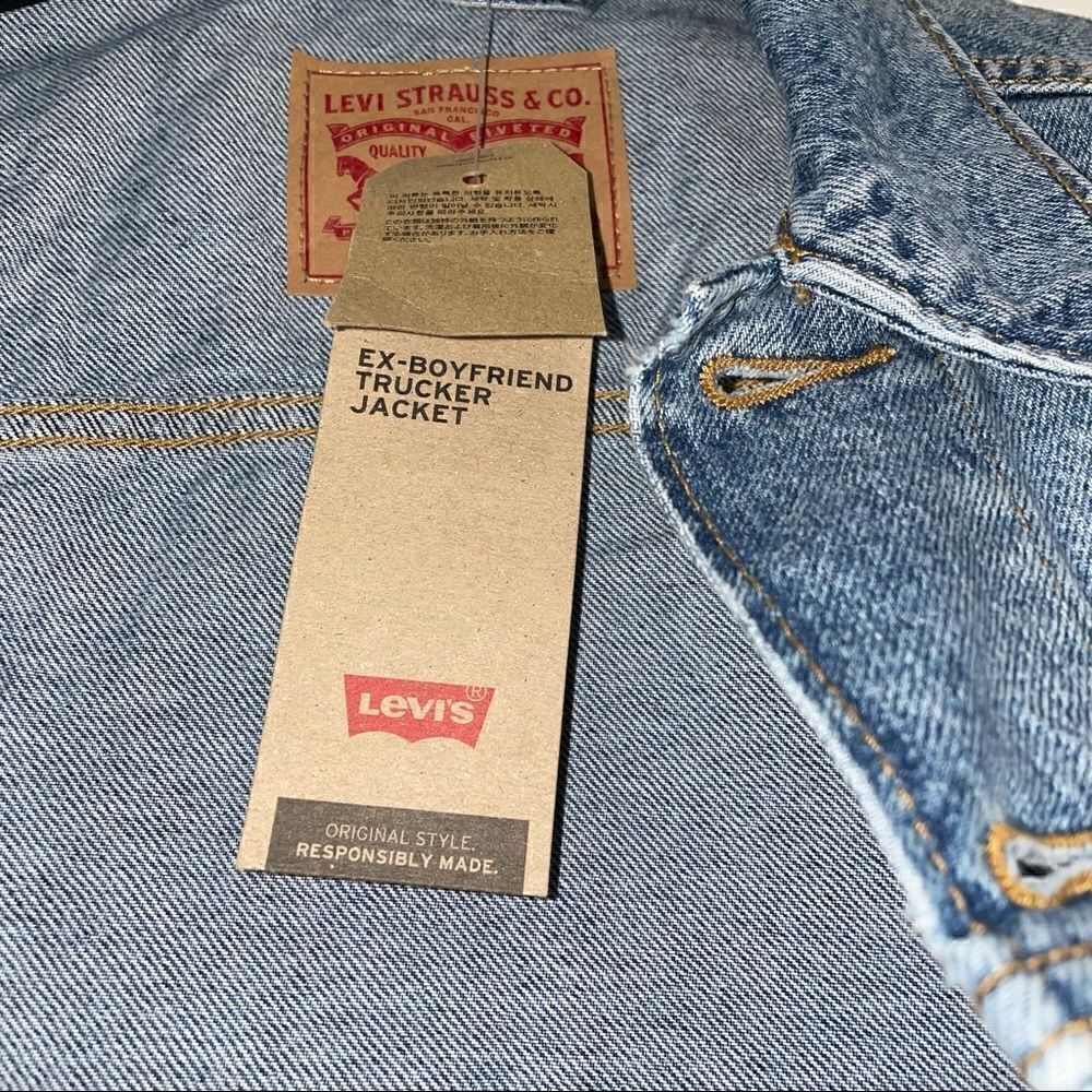 LEVI’S ExBoyfriend Trucker Jacket Medium Wash Grey Sweatshirt Sleeve Frayed Coat - Picture 4 of 7